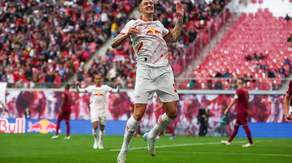 Benjamin Sesko erzielte mit seinem Doppelpack gegen Augsburger seine ersten Bundesligatore in dieser Saison. / Foto: Jan Woitas/dpa