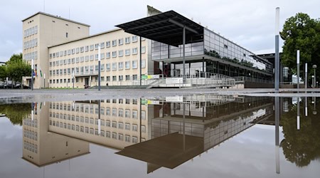 Sakski krajny sejm chce přiražki za nošerjow pěstowarnje tež při woteběracych dźěćacych ličbach konstantnje dźeržeć. (Archivbild) / Foto: Robert Michael/dpa