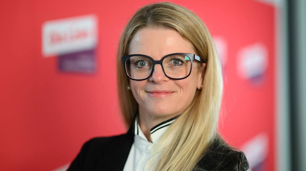 Linke-Parteichefin Susanne Schaper führt fortan auch die Fraktion ihrer Partei im Sächsischen Landtag an. / Foto: Robert Michael/dpa