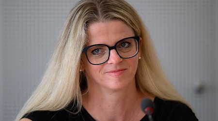 Saxony's Left Party leader Susanne Schaper regularly helps out as a nurse in a clinic in Vietnam. (Archive photo) / Photo: Robert Michael/dpa