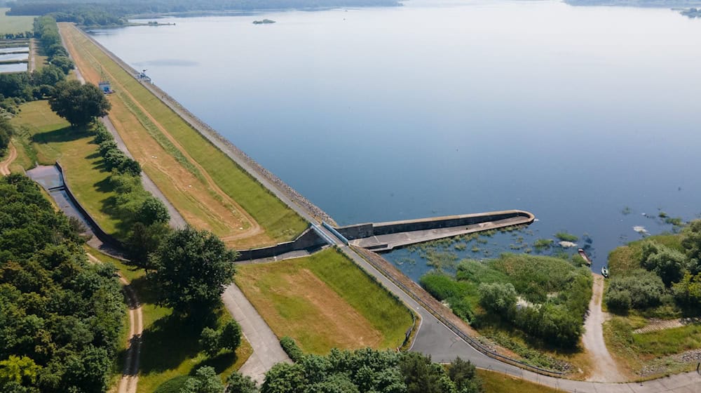 Die Talsperre Quitzdorf - nach dem tagelangen Regen und dem Hochwasser sind die Talsperren und Rückhaltebecken in Ostsachsen wieder gut gefüllt. (Archivbild) / Foto: Sebastian Kahnert/dpa