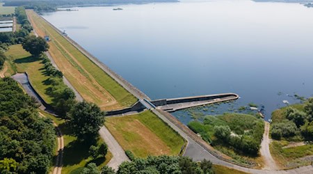 Die Talsperre Quitzdorf - nach dem tagelangen Regen und dem Hochwasser sind die Talsperren und Rückhaltebecken in Ostsachsen wieder gut gefüllt. (Archivbild) / Foto: Sebastian Kahnert/dpa