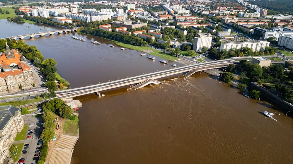 The Carola Bridge partially collapsed a week ago / Photo: Robert Michael/dpa