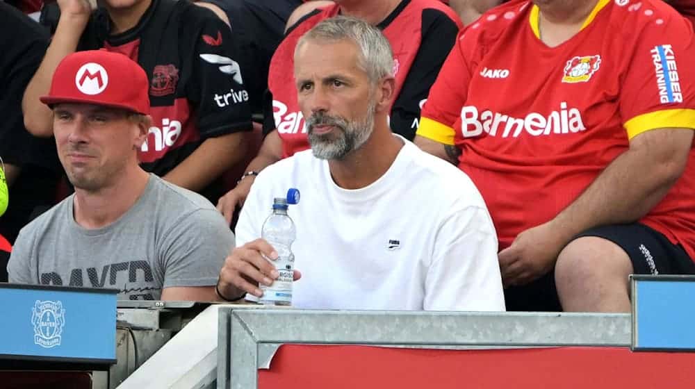 The emotional Leipzig coach Marco Rose was shown a yellow-red card. / Photo: Federico Gambarini/dpa