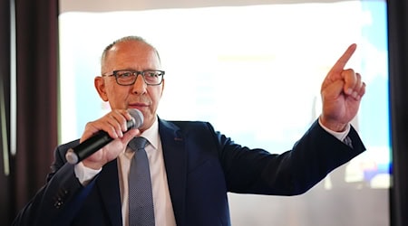 Saxony's AfD leader Jörg Urban is delighted with his party's election result, even though it is not in the lead according to the forecasts / Photo: Kay Nietfeld/dpa