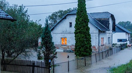 Der Fluss Petruvka hat Teile eines Ortes in der Nähe der polnischen Grenze unter Wasser gesetzt. / Foto: Sznapka Petr/CTK/dpa