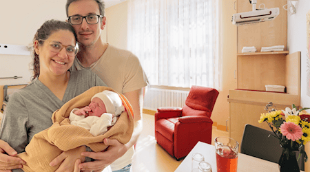 Ana Garcia and Dorian Knötig with their son Liam Horacio (montage in the family room) (Image: PR)