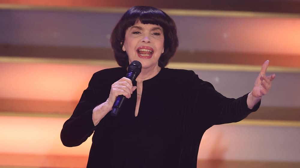 Mireille Mathieu wants more time for herself (archive photo). / Photo: Bodo Schackow/dpa