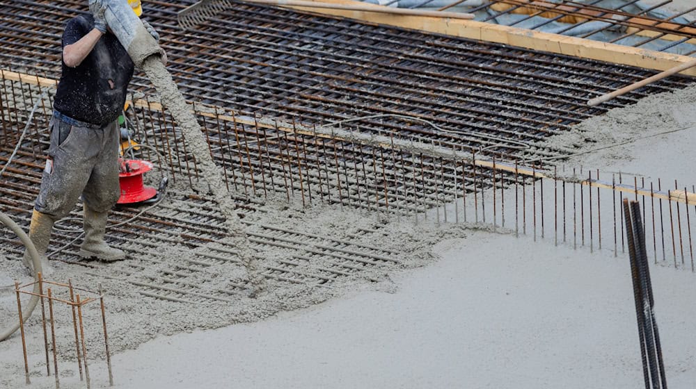 Construction prices in Saxony continue to rise (Photo: Archive). / Photo: Rolf Vennenbernd/dpa