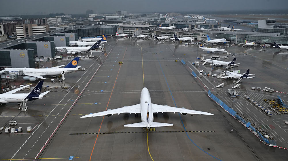 Am Flughafen Frankfurt kommt es derzeit zu erheblichen Problemen. (Archivbild) / Foto: Arne Dedert/dpa