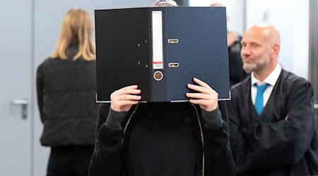 Das Oberlandesgericht Dresden hatte Lina E. wegen Angriffen auf Rechtsextreme zu mehreren Jahren Haft verurteilt. (Archivbild) / Foto: Sebastian Kahnert/dpa