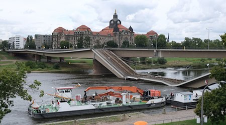 Blick auf den eingebrochenen Teil von Strang C der Carolabrücke am Tag danach (Archivbild) / Foto: Sebastian Willnow/dpa