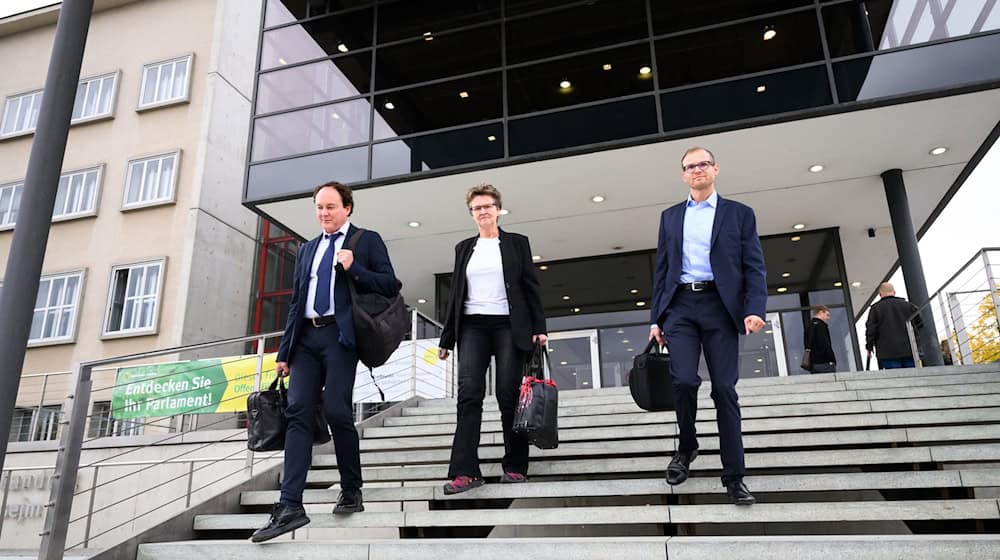 Sachsens BSW-Vorsitzende Sabine Zimmermann (Mitte) betonte vor der Sondersitzung des Landtags den Fokus auf Versöhnung im Antrag ihrer Partei auf einen Untersuchungsausschuss zur Corona-Pandemie (Archivbild). / Foto: Robert Michael/dpa