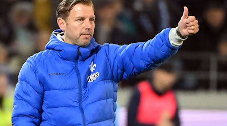 Darmstadts Coach Florian Kohfeldt hofft auf den Achtelfinaleinzug im DFB-Pokal.  / Foto: Uli Deck/dpa