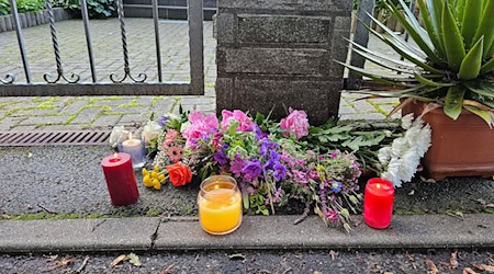 Mit einer Axt soll ein 28-Jähriger im Juni im Vogtland seine Mutter und seine Großeltern erschlagen haben. Nun wurde Anklage erhoben. (Archivbild) / Foto: Mike Müller/dpa