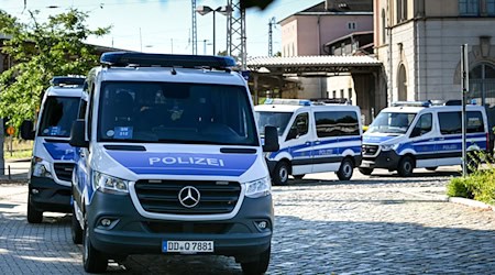 Ermittlungen nach Aktionen gegen den CSD in Döbeln: Soko Rex durchsucht mehrere Gebäude im Landkreis Mittelsachsen (Archivbild). / Foto: Heiko Rebsch/dpa