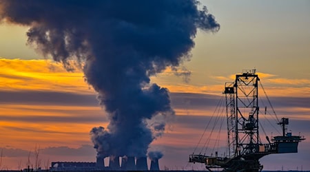 Mit einer Förderung soll die Produktion klimafreundlicher Technologien in den Kohlerevieren unterstützt werden. (Archivbild) / Foto: Patrick Pleul/dpa