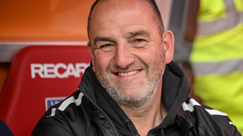 El entrenador Frank Schmidt del 1. FC Heidenheim quiere marcar por primera vez en la Bundesliga contra el RB Leipzig. / Foto: Harry Langer/dpa