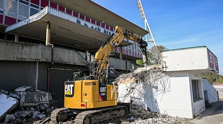 Der Abriss des Stadions, in dem Sportgeschichte geschrieben wurde, geht weiter.  / Foto: Jens Kalaene/dpa