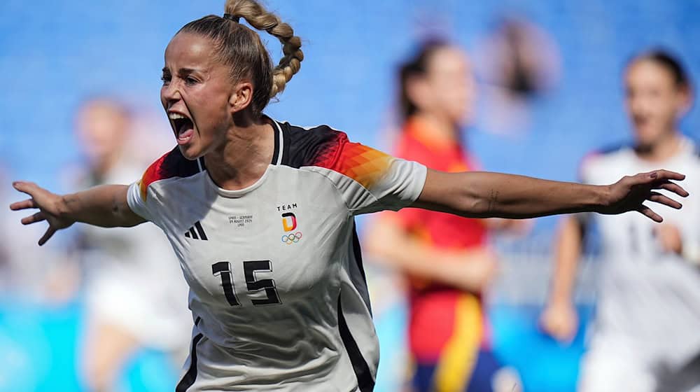 Bayern star Gwinn talks about discriminatory experiences as a young female footballer / Photo: Laurent Cipriani/AP/dpa