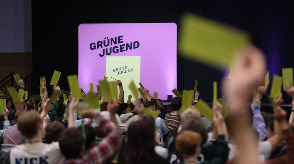 Beim Bundeskongress in Leipzig steht auch die inhaltliche Ausrichtung der Grünen Jugend auf dem Prüfstand. / Foto: Sebastian Willnow/dpa