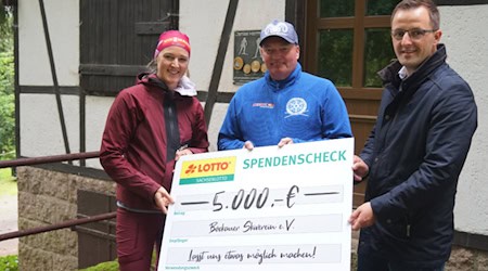 Olympiasiegerin Denise Herrmann ist die neue Sachsenlotto-Möglichmacherin. Ihre Summe übergibt sie dem Skiverein Bockau.