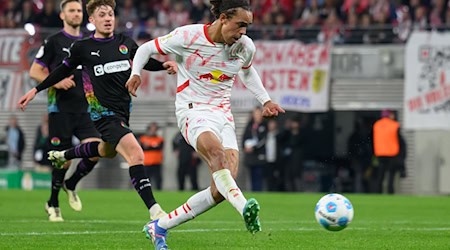 Yussuf Poulsen scores the 3:1 for RB Leipzig / Photo: Hendrik Schmidt/dpa