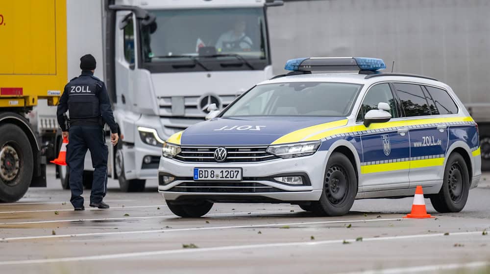 Поліція Саксонії перевіряє сотні людей та автомобілів. (Поточне фото) / Фото: Хендрік Шмідт/dpa