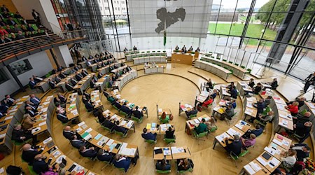 Der Sächsische Landtag entscheidet am 25. Oktober über die Einsetzung von Corona-Untersuchungsausschüssen (Archivbild). / Foto: Robert Michael/dpa