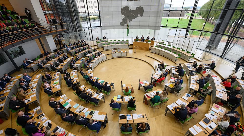 Saxony state parliament votes on Friday on two motions for committees of inquiry into coronavirus policy. (Archive image) / Photo: Robert Michael/dpa