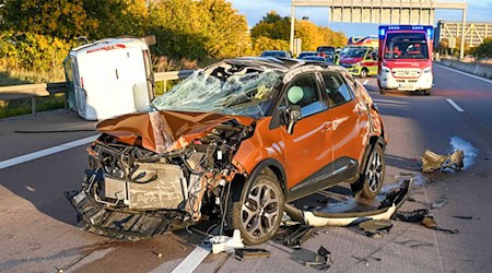 Ein Mensch starb bei dem Unfall.  / Foto: Erik-Holm Langhof/EHL Media/dpa