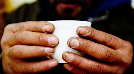 The night cafés offer drinks, a hot meal and breakfast together. (Archive image) / Photo: picture alliance / dpa