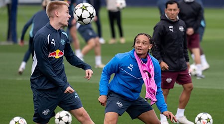 Xavi Simons (r.) móhł so za Lipska z rozdźělnym hrajerjom přećiwo Liverpoolej stać. / Foto: Hendrik Schmidt/dpa