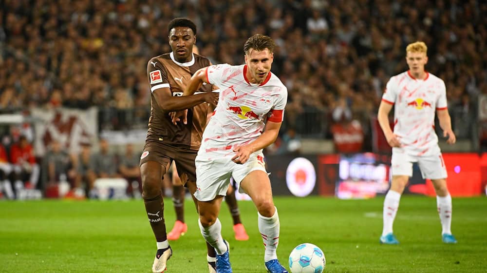 RB Leipzig captain Willi Orban (M) will also be called upon in the cup. / Photo: Gregor Fischer/dpa