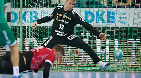 Handball Bundesliga side SC DHfK Leipzig suffered their second defeat of the season in their away game at TBV Lemgo Lippe. Even goalkeeper Kristian Saeveras could not prevent this.  / Photo: Jan Woitas/dpa