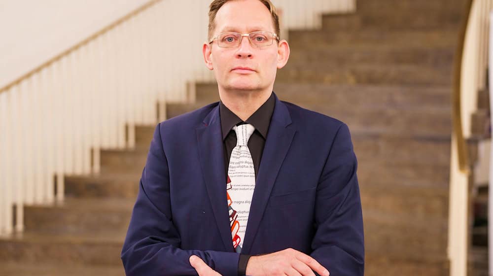  Der Schriftsteller Clemens Meyer ist nach der Verleihung des Deutschen Buchpreises in Frankfurt wütend auf die Jury. / Foto: Andreas Arnold/dpa