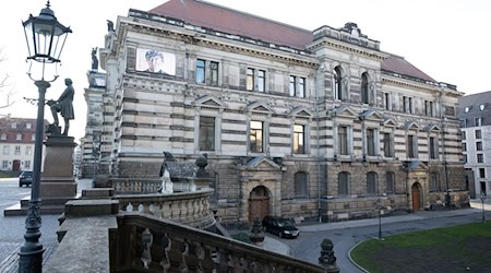 The "Simple Rainbow" is to be erected in front of the Albertinum in Dresden. (Archive image) / Photo: Sebastian Kahnert/dpa