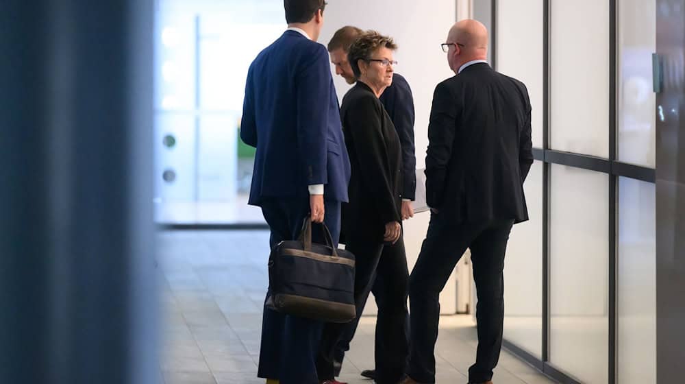 The exploratory talks in Saxony have been interrupted by the SPD for the time being.  / Photo: Robert Michael/dpa