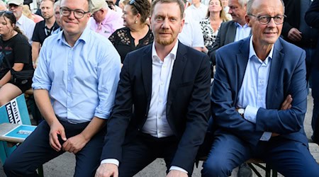 Los líderes estatales de la CDU, Mario Voigt (izquierda) y Michael Kretschmer (centro), son los responsables de formar gobierno con el SPD y el BSW en Sajonia y Turingia. (Foto de archivo) / Foto: Bernd von Jutrczenka/dpa