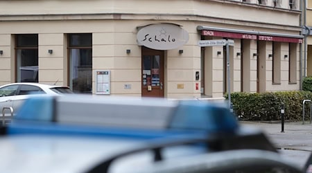 Vier Männern wird gefährliche Körperverletzung, Landfriedensbruch in besonders schwerem Fall und Sachbeschädigung vorgeworfen. (Archivbild) / Foto: Sebastian Willnow/dpa