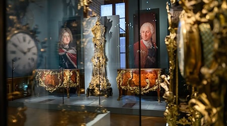 Die Staatlichen Kunstsammlungen Dresden (SKD) präsentieren erstmals seit dem Zweiten Weltkrieg ihren Bestand an Möbeln des berühmten Pariser Kunsttischlers Jean-Pierre Latz (1691-1754). / Foto: Robert Michael/dpa