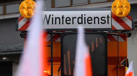 Der Winterdienst für die sächsischen Autobahnen fühlt sich für bevorstehende Saison gut gerüstet. / Foto: Robert Michael/dpa