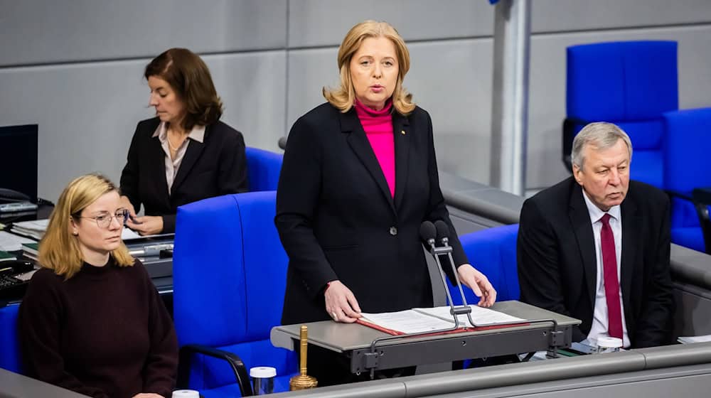 "Para muchos alemanes del Este, la convulsión estuvo asociada a grandes penurias", afirma el Presidente del Bundestag / Foto: Christoph Soeder/dpa