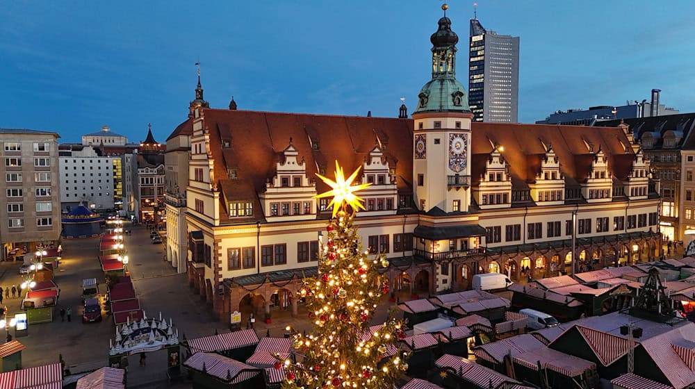 Das Gedränge auf Weihnachtsmärkten können Taschendiebe in Sachsen ausnutzen. Im letzten Jahr gab es 66 Fälle. (Symbolbild) / Foto: Sebastian Willnow/dpa