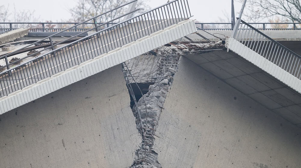 The Carola Bridge partially collapsed on the night of September 11. (Archive photo) / Photo: Robert Michael/dpa