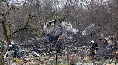 Rozpadanki wjezwoweho lětadła, kotryž so krótko do lětanišća wot Vilniusa padny.  / Foto: Mindaugas Kulbis/AP