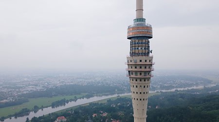 The Greens want to shelve plans to renovate the Dresden TV tower (archive photo). / Photo: Sebastian Kahnert/dpa-Zentralbild/dpa