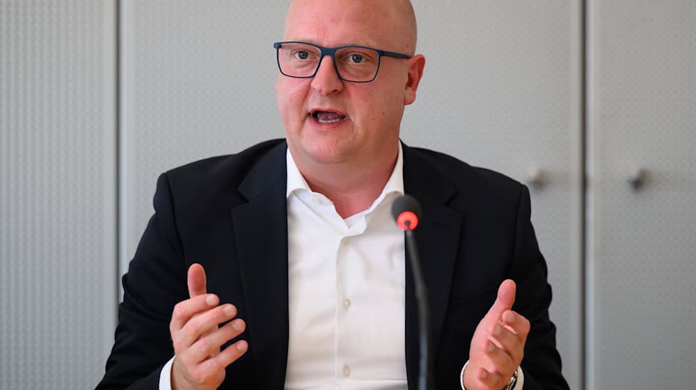 Eine Regierungsbildung vor Weihnachten sei denkbar, sagt SPD-Chef Henning Homann. (Archivbild) / Foto: Robert Michael/dpa