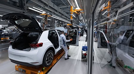 Виробництво автомобілів Volkswagen у Цвіккау. Оскільки Volkswagen має значні надлишкові потужності, робота у Цвіккау тепер ведеться лише у дві зміни. (Архівне зображення).  / Фото: Хендрік Шмідт/dpa