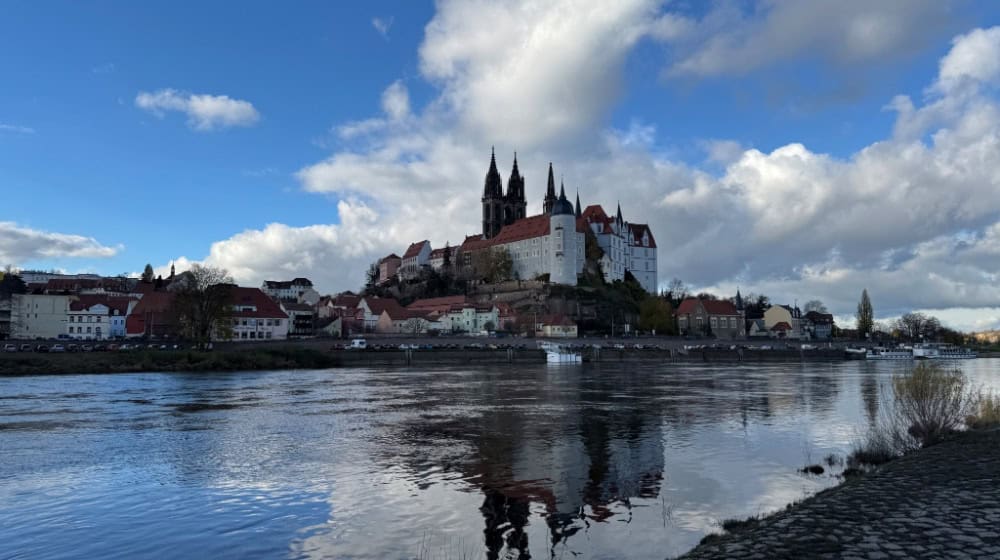 Blick auf die Meißner Altstadt: Der Landkreis rutscht 2024 tief ins Minus. Grund sind auch die stark gestiegenen Sozialausgaben. Foto: Ulf Mallek